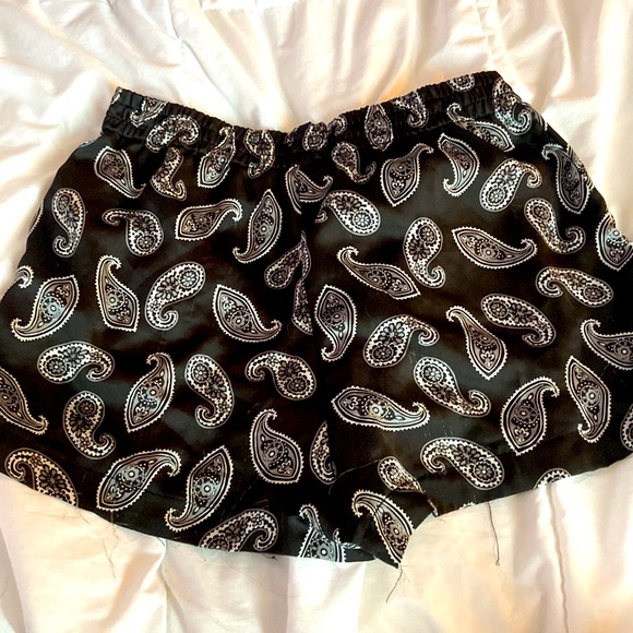Forever 21 Printed Shorts - Picture 3 of 4